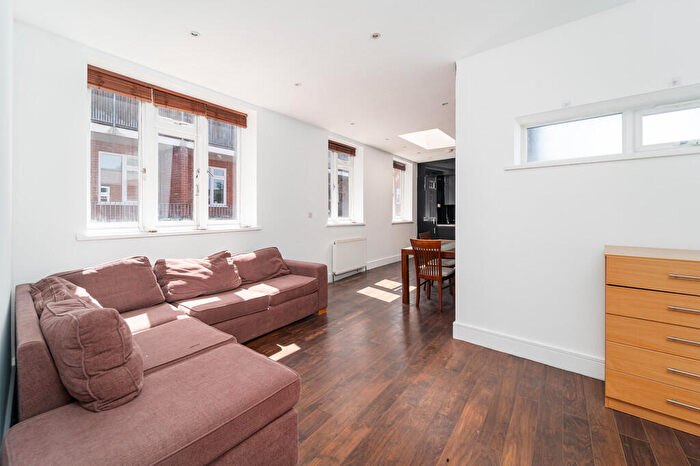 3 Bedroom Apartment To Rent In Coleridge Road, Crouch End, London, N8
