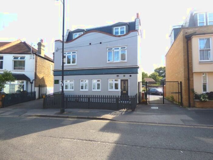 3 Bedroom Flat To Rent In Carshalton, SM5