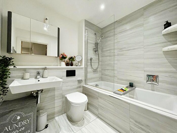 2 Bedroom Apartment To Rent In Windsor Road, Slough, SL1