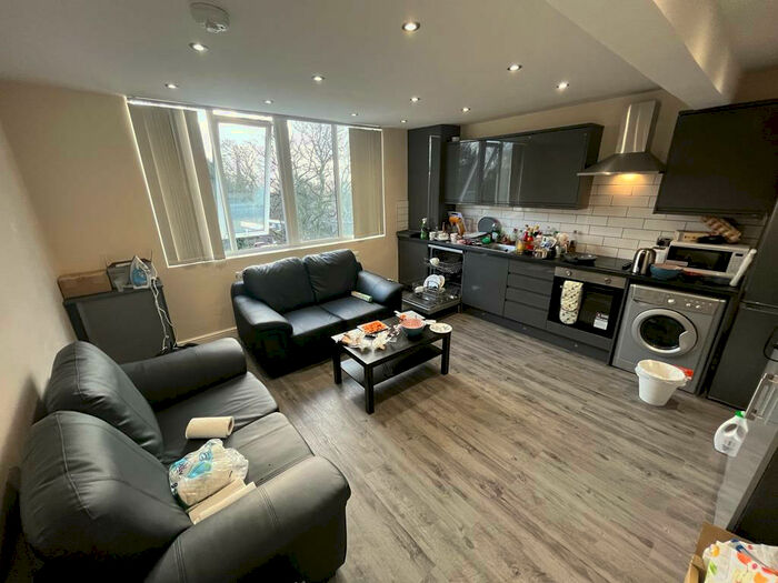 4 Bedroom Apartment To Rent In Montpelier Terrace, Leeds, West Yorkshire, LS6