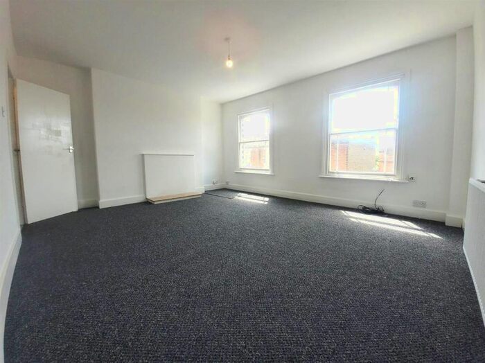 3 Bedroom Flat To Rent