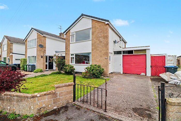 3 Bedroom Detached House For Sale In Kingsdown Road, Trowbridge, BA14