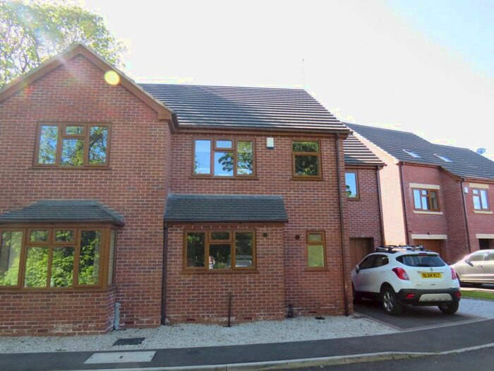 4 Bedroom Semi-Detached House To Rent In Sheridan Court, Uttoxeter, ST14