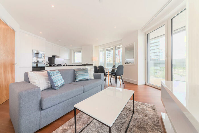 3 Bedroom Apartment To Rent In Gateway Tower, Western Gateway, London, E16