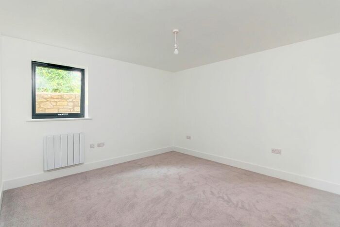 1 Bedroom Flat For Sale In Quaker Lane, Thornbury, Bristol, BS35