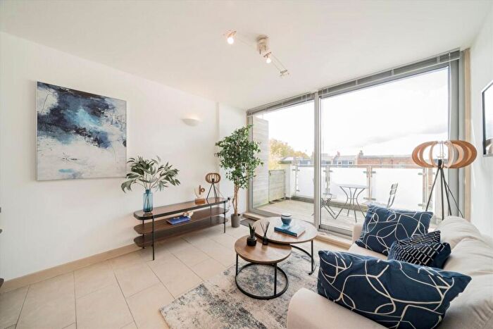 1 Bedroom Flat For Sale In Godson Street, Angel, N1