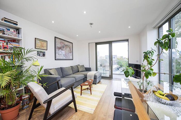 2 Bedroom Flat For Sale In Bootmakers Court, Ben Jonson Road, Stepney, London, E1