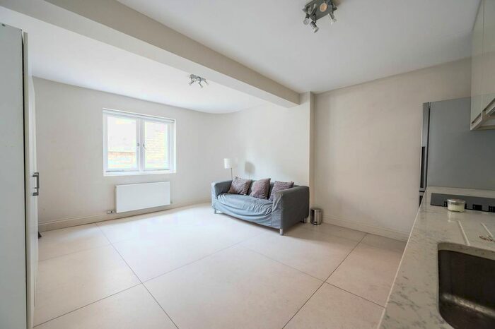 1 Bedroom Flat To Rent In Brixton Road, Brixton, London, SW9