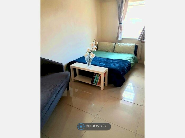 Studio To Rent In Dartford, Dartford, DA1