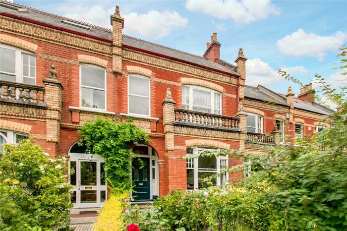 1 Bedroom Apartment To Rent In The Crescent, London, SW13