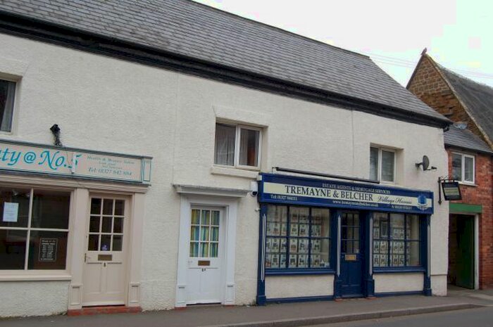 2 Bedroom Flat To Rent In High Street, Long Buckby, Northants, NN6