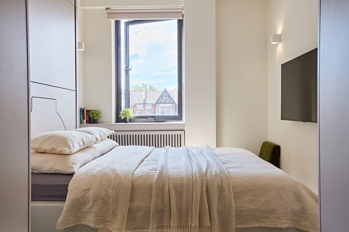 Studio To Rent In Lowlands Rd, Harrow, HA1