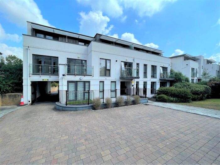 2 Bedroom Apartment To Rent In Albemarle Road, Beckenham, BR3