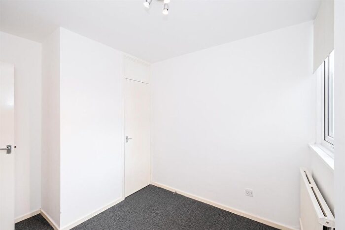 2 Bedroom Flat For Sale In Marlborough Road, Chingford, E4