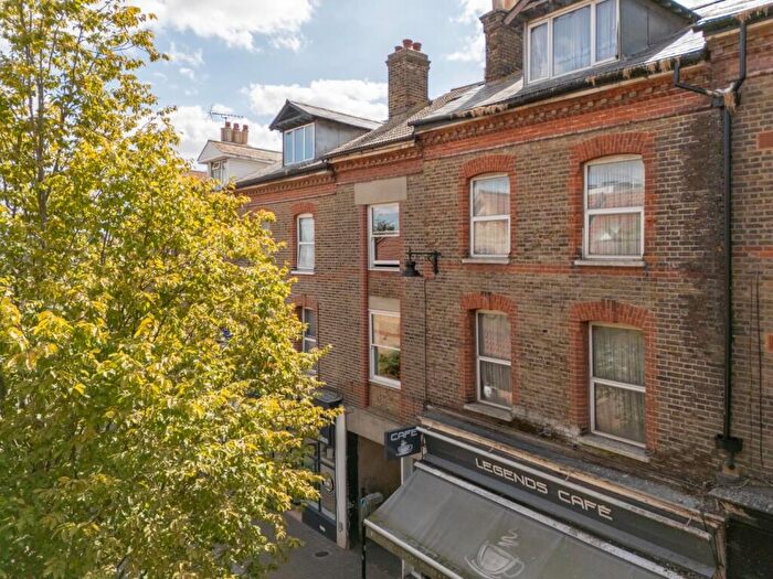 1 Bedroom Flat For Sale In Queens Road, Buckhurst Hill, IG9