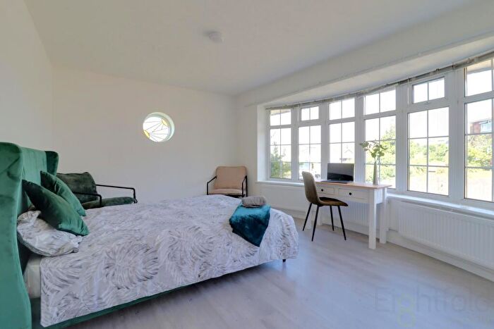 1 Bedroom Bungalow To Rent In Vines Cross Road, Brighton, BN2