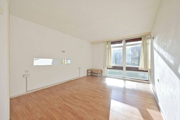 Studio To Rent In Upper Richmond Road, Putney, London, SW15