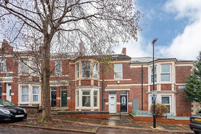 2 Bedroom Flat To Rent In Amble Grove, Sandyford, Newcastle Upon Tyne, NE2