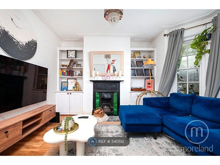 2 Bedroom Maisonette To Rent In Crewys Road, Golders Green, NW2