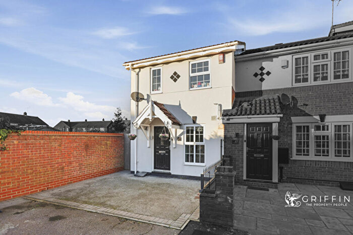 2 Bedroom End Of Terrace House For Sale In Cole Avenue, Chadwell St. Mary, Chadwell St Mary, RM16
