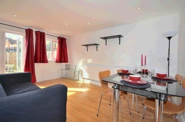 2 Bedroom Flat To Rent In West Barnes Lane, New Malden, KT3