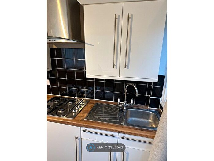 2 Bedroom Flat To Rent In Brendon Avenue, Luton, LU2