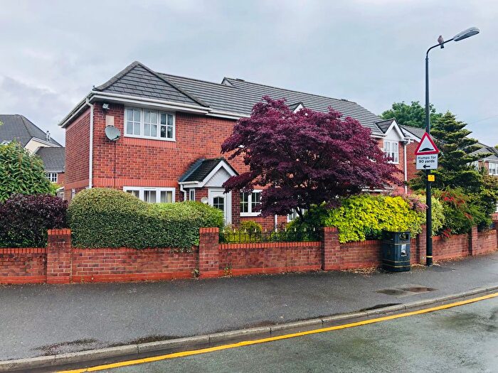 3 Bedroom Property To Rent In Urban Road, Altrincham, WA15