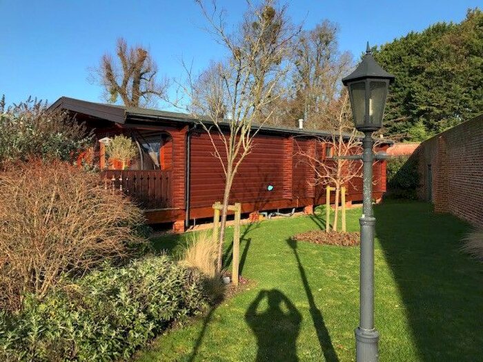 2 Bedroom Detached House To Rent In Henley Road, Marlow, SL7