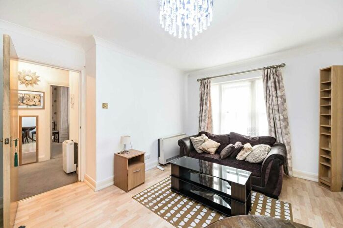 1 Bedroom Flat To Rent In Randolph Gardens, Maida Vale, NW6