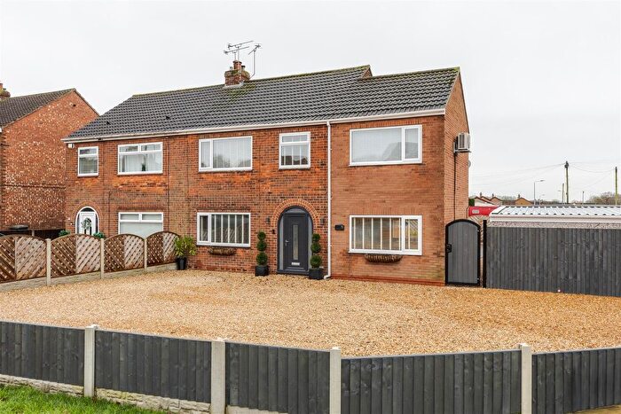 4 Bedroom Semi Detached House For Sale In Moorwell Road, Scunthorpe, DN17