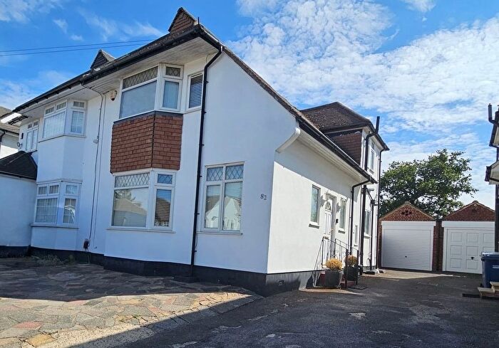 3 Bedroom Semi Detached House For Sale In Warwick Avenue, Edgware, HA8