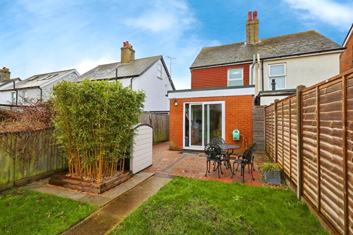 2 Bedroom End Of Terrace House For Sale In South Road, Hailsham, BN27