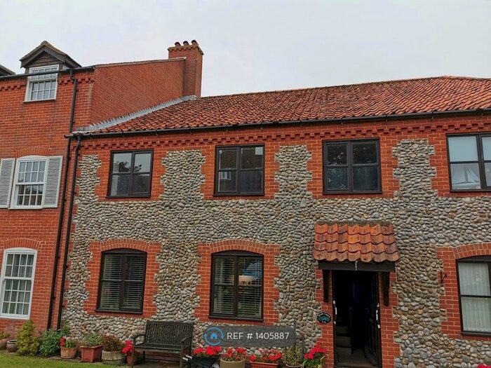 2 Bedroom Flat To Rent In Slade Court, West Runton, Cromer, NR27