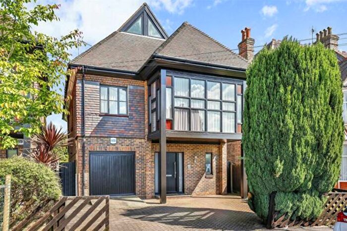 4 Bedroom Detached House For Sale In Holly Park Gardens, Finchley, N3