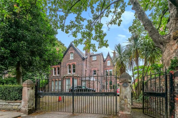 3 Bedroom Apartment To Rent In Elmsley Road, L18