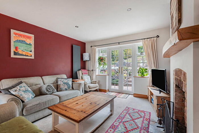 3 Bedroom Detached House For Sale In High View Road, Guildford, GU2
