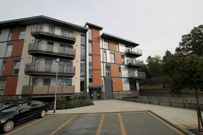 2 Bedroom Flat To Rent In Commonwealth Drive, Crawley, West Sussex. RH10