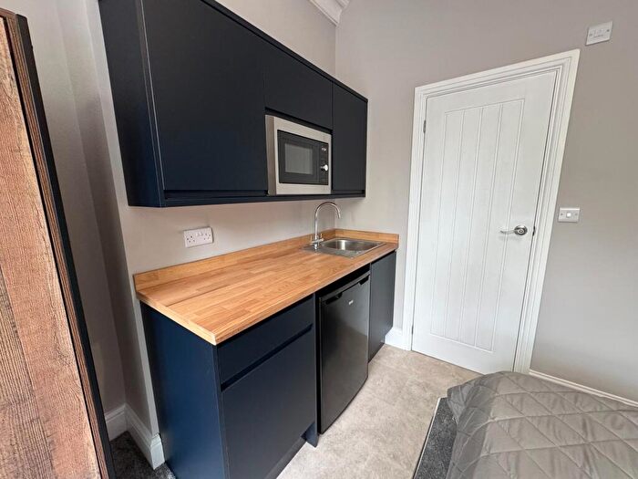 1 Bedroom Flat To Rent In Queens Avenue, Tunstall, ST6