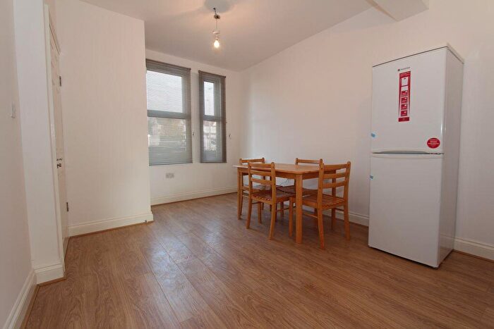 1 Bedroom Flat To Rent In Bedroom Flat In Finchley, N12