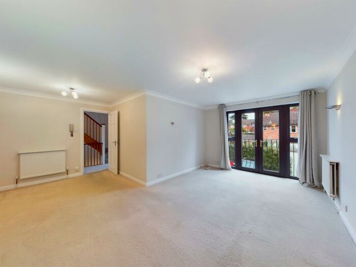 3 Bedroom House To Rent In Berkshire, SL5