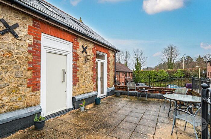 2 Bedroom Flat For Sale In Station Road, Liphook, Hampshire, GU30