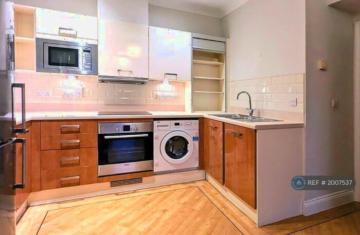 2 Bedroom Flat To Rent In Solar Court, Croydon, CR0