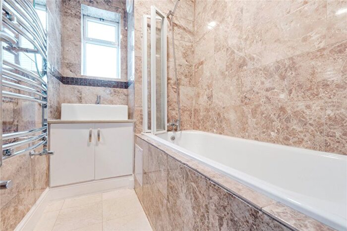 2 Bedroom Flat To Rent In Jansen House, Aubyn Square, London, SW15