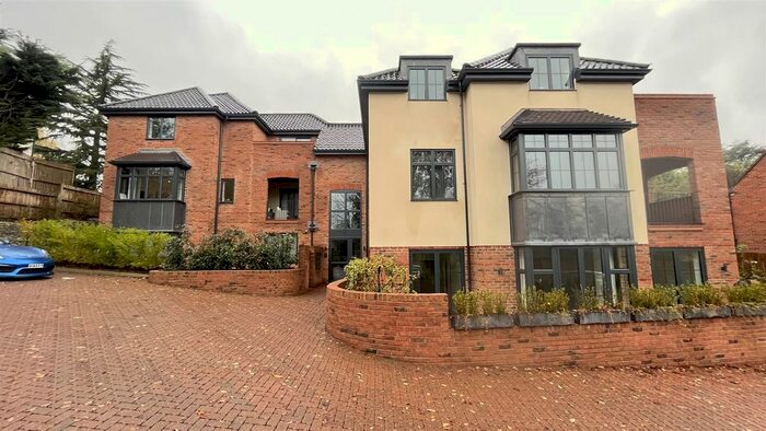 2 Bedroom Flat To Rent In Howell Hill, Cheam Road, Sutton, SM2