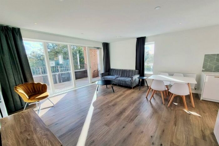 2 Bedroom Apartment To Rent In Blenheim Mansions, N8