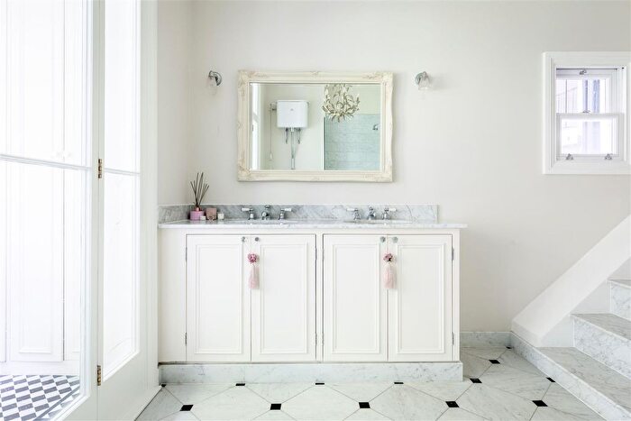 1 Bedroom Flat For Sale In Holland Road, Holland Park, W14