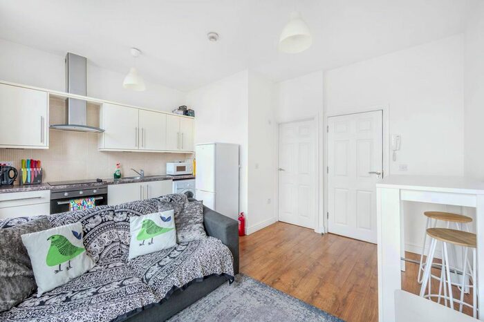 1 Bedroom Flat To Rent In The Broadway, Ealing Broadway, London, W5