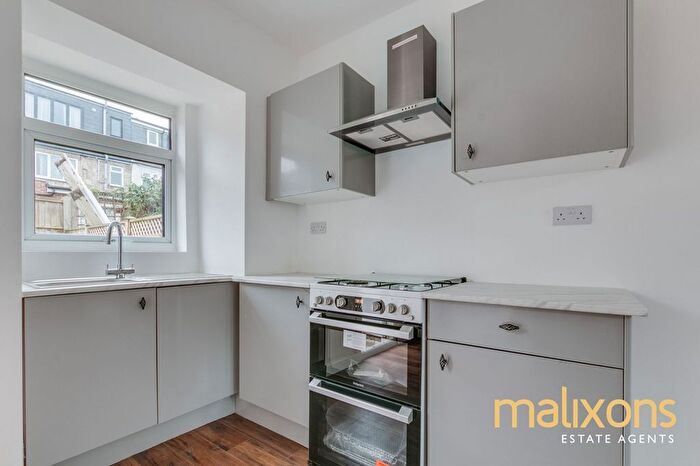 2 Bedroom Detached House For Sale In Derinton Road, London, SW17