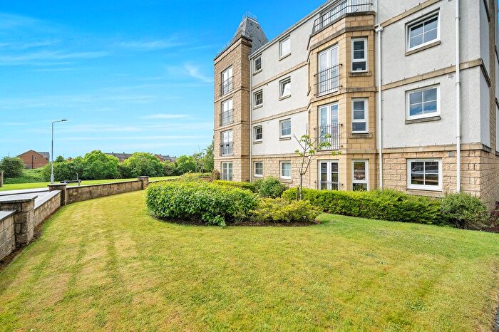 2 Bedroom Flat For Sale In Bittern Court, Dunfermline, KY11