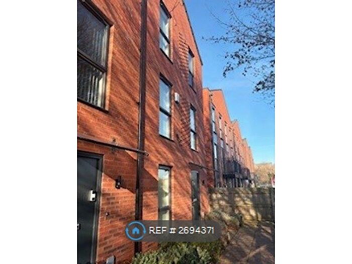 4 Bedroom Semi Detached House To Rent In Eastwell Walk, Leicester, LE4